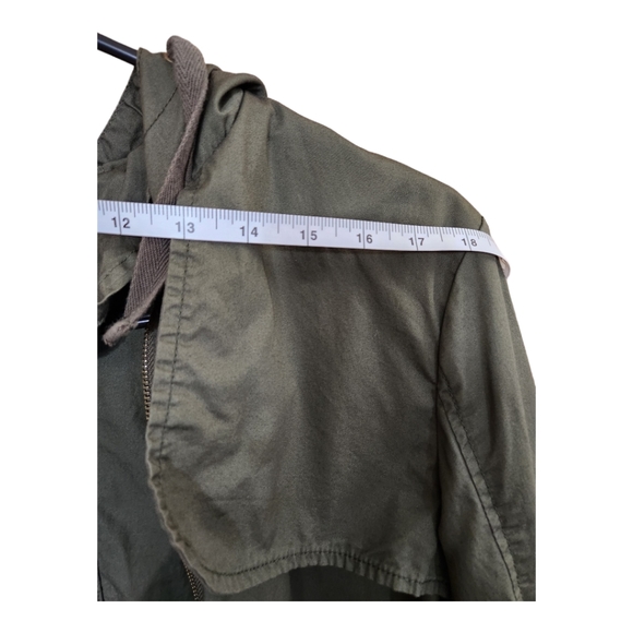 Tobi The Difference Hooded Trench Anorak in Olive - Picture 9 of 13